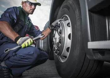 Signs-You-May-Need-Truck-Repairs-in-the-Future-1
